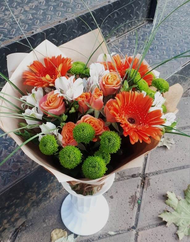Букет цветов из: Герберы, Хризантемы, Альстромерии и Розы в Излучинске