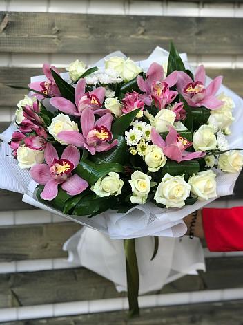 Букет цветов из: Розы и Хризантемы в Излучинске
