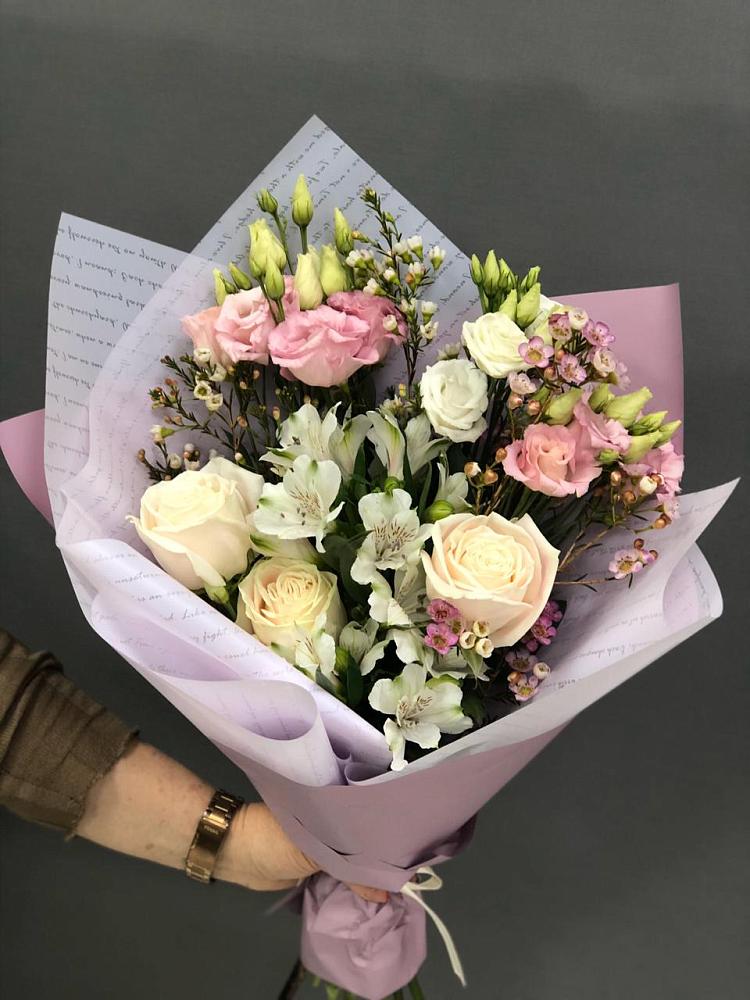 Букет цветов из: Альстромерии, Розы и Лизиантусы в Излучинске