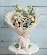 Букет цветов из:  Розы и Лизиантусы в Излучинске