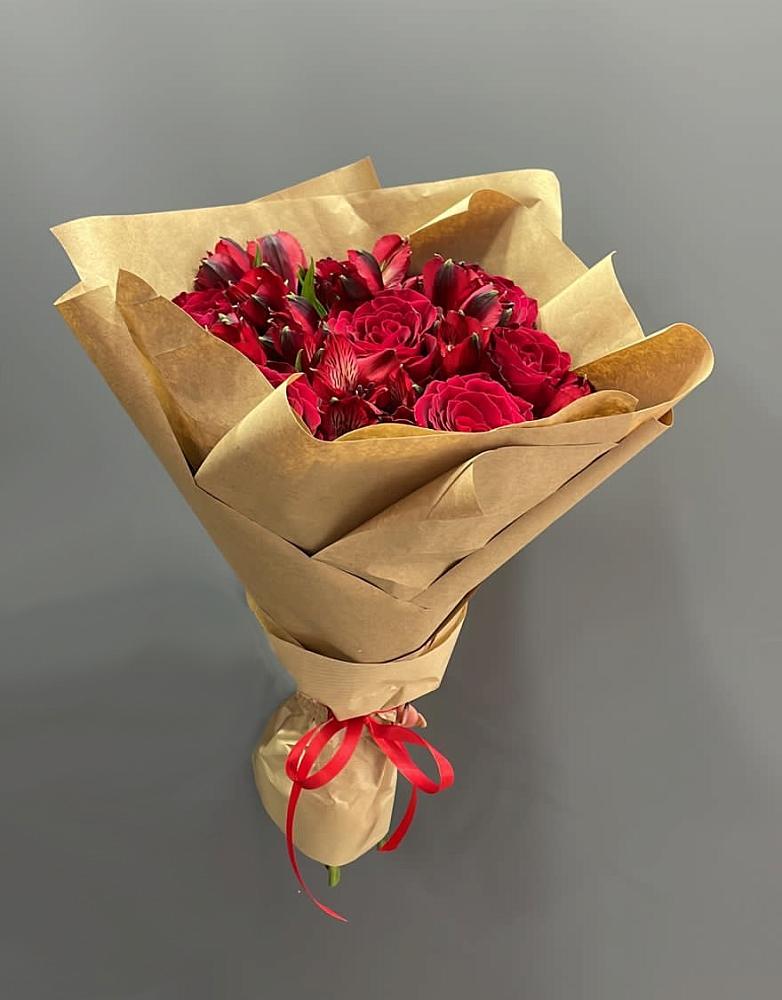 Букет цветов из: Альстромерии и Розы в Излучинске