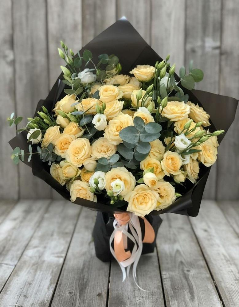 Букет цветов из: Розы и Лизиантусы в Излучинске