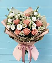 Букет цветов из:  Розы, Альстромерии и Лизиантусы в Излучинске