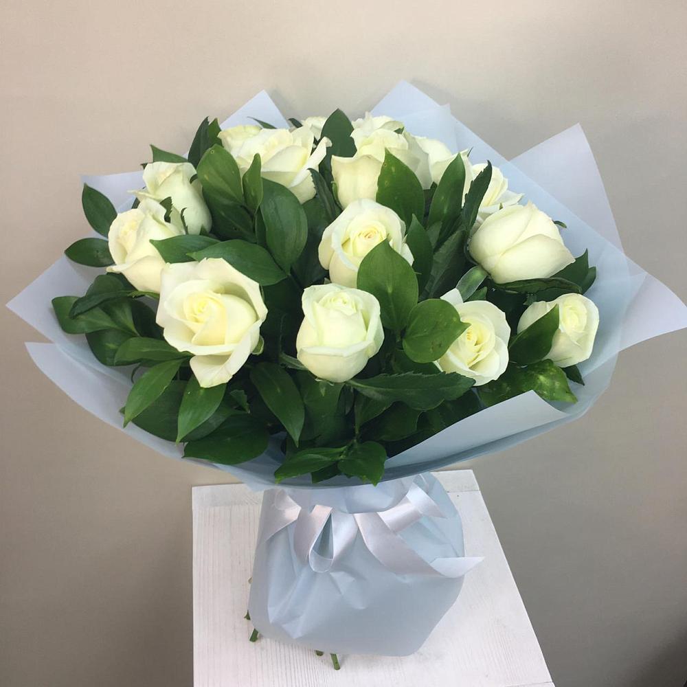 Букет 15 Белых роз Проуд в Излучинске