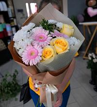 Букет цветов из:  Герберы, Розы и Хризантемы в Излучинске