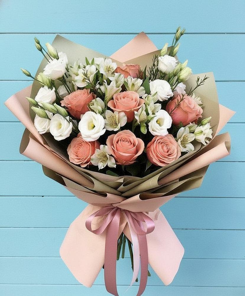 Букет цветов из: Розы, Альстромерии и Лизиантусы в Излучинске