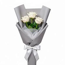Букет 3 белые розы в Излучинске