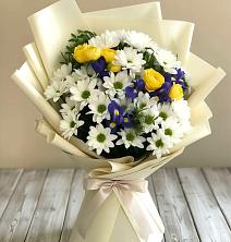 Букет цветов из:  Ирисы, Хризантемы и Розы в Излучинске