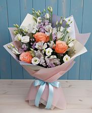 Букет цветов из:  Лизиантусы, Розы, Альстромерии и Гипсофила в Излучинске