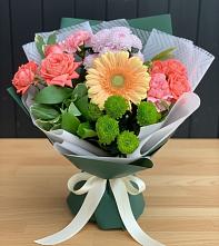 Букет цветов из:  Гвоздики, Розы, Герберы и Хризантемы в Излучинске