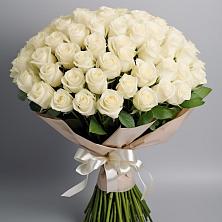 Букет 101 беля роза Белоснежка в Излучинске
