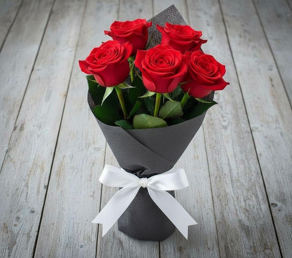 Букет 5 Красных роз Эдлесс Лав в Излучинске