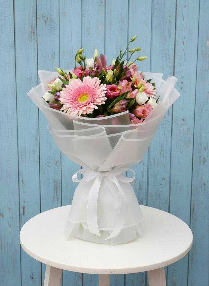 Букет цветов из: Герберы, Альстромерии и Лизиантусы в Излучинске