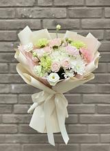 Букет цветов из:  Гвоздики, Розы, Лизиантусы и Хризантемы в Излучинске