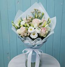 Букет цветов из:  Розы и Лизиантусы в Излучинске