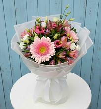 Букет цветов из:  Герберы, Альстромерии и Лизиантусы в Излучинске