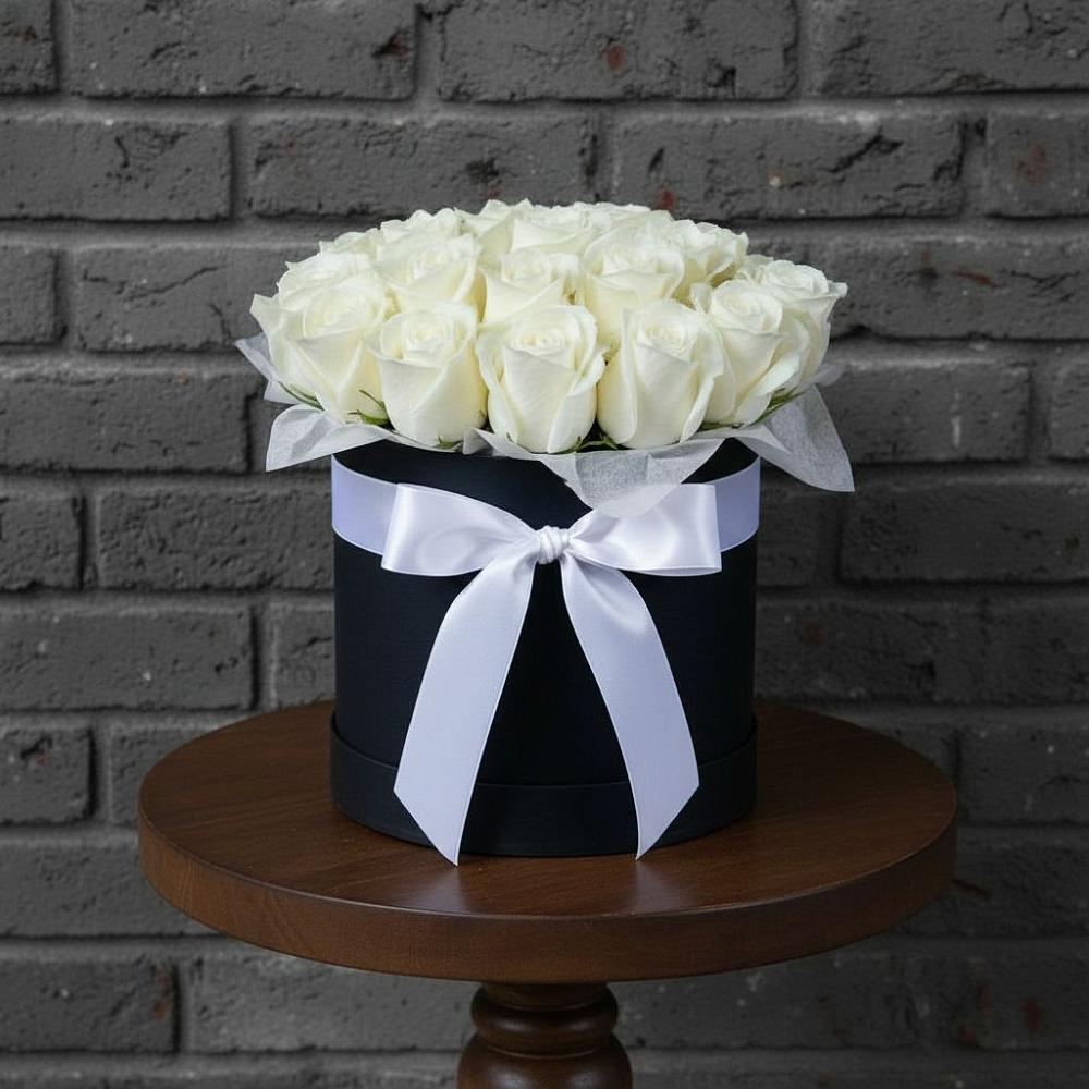 Цветочная композиция из Розы в шляпной коробке в Излучинске