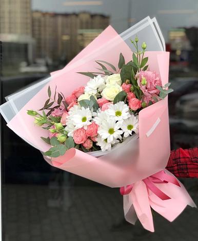 Букет цветов из: Розы, Лизиантусы и Хризантемы в Излучинске