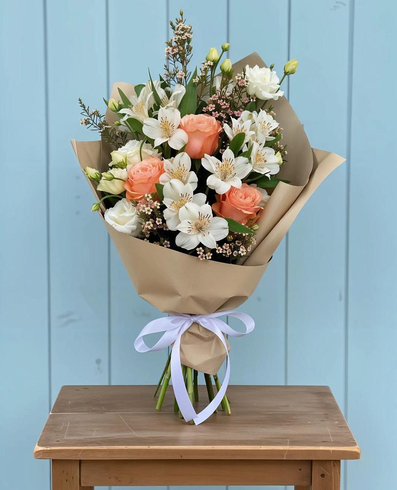 Букет цветов из: Альстромерии, Лизиантусы, Розы и Хризантемы в Излучинске