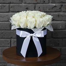 Цветочная композиция из Розы в шляпной коробке в Излучинске