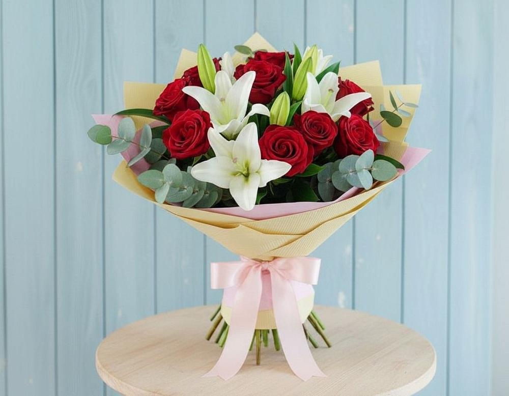Букет цветов из: Лилии и Розы в Излучинске